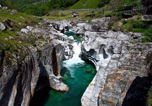 1920px-Lavertezzo_river_2